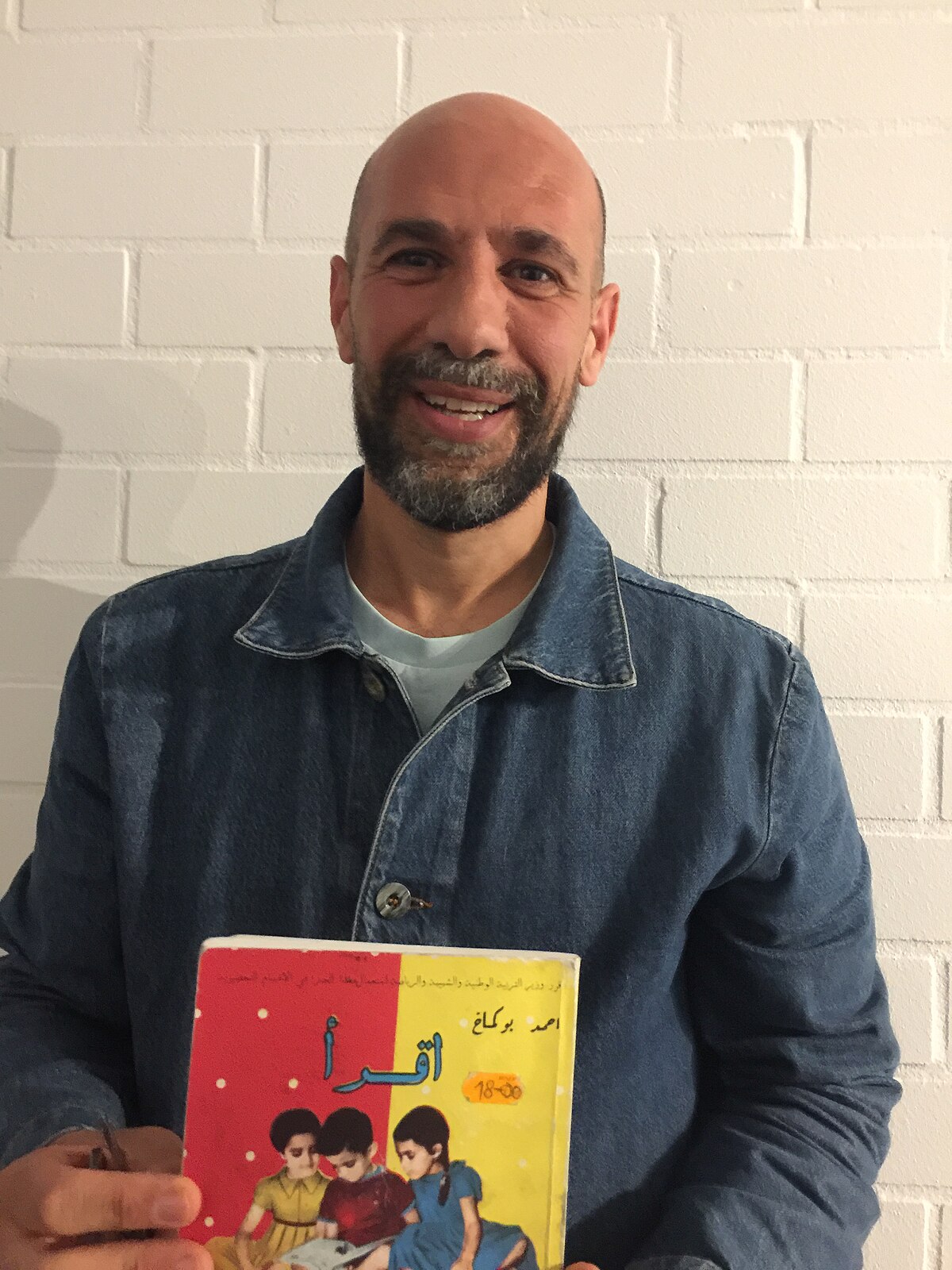 Portrait photograph of the Dutch novelist Abdelkader Benali, taken in 2022.